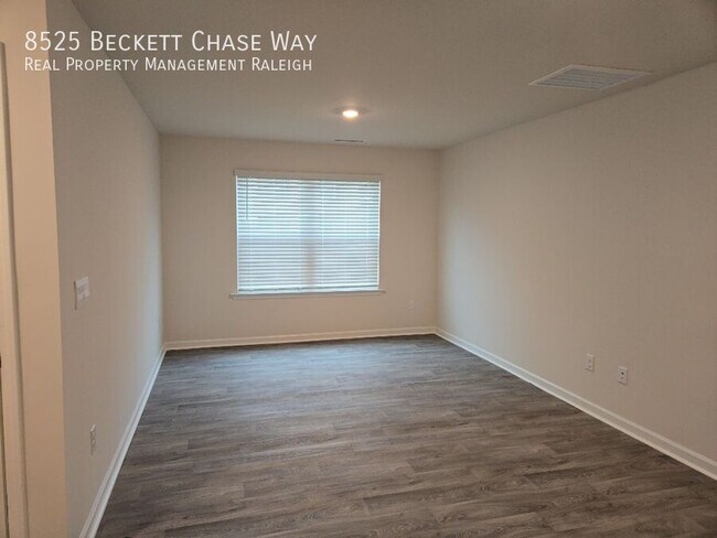 Foto del edificio - 8525 Beckett Chase Wy