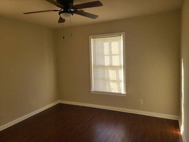 Building Photo - 1505 Alamo Ave