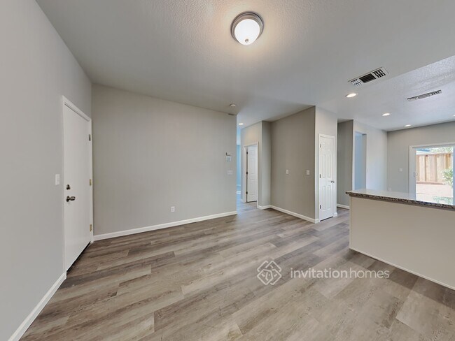 Building Photo - 615 Chateau Way
