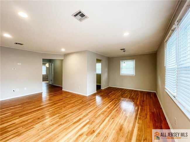 Foto del edificio - 2105 St Georges Ave