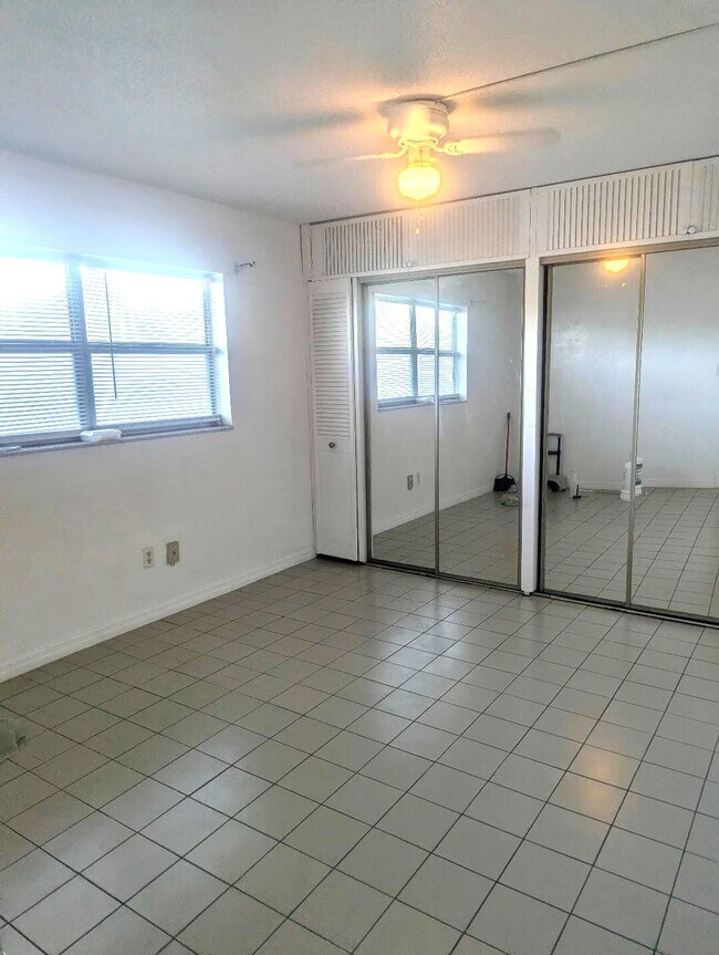 Building Photo - 20400 NW 7th Ave