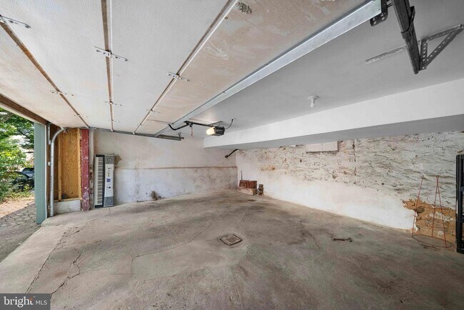 Building Photo - 1016 Kirk Ave