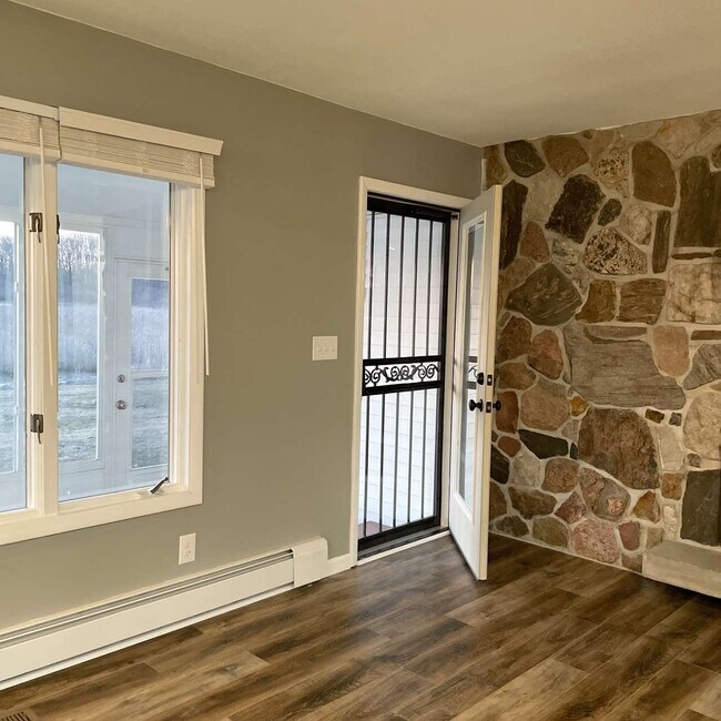 Foto del edificio - 2224 Oakwood Dr