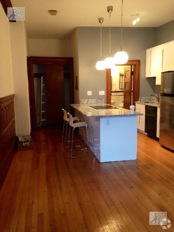 Building Photo - 847 Beacon St