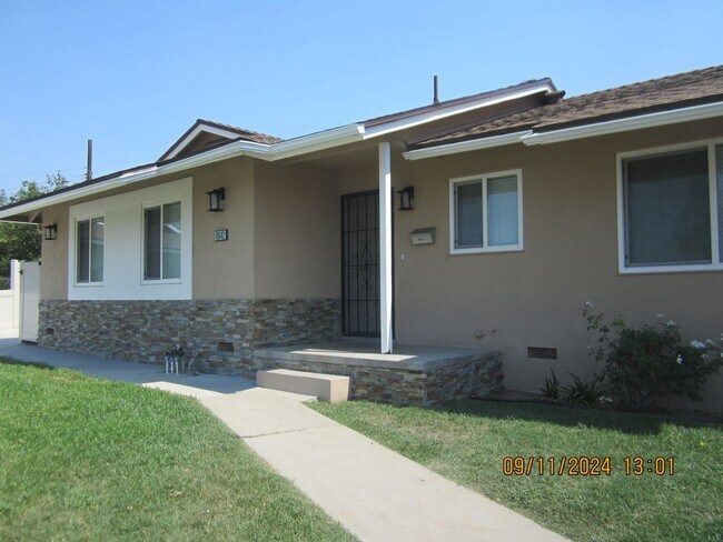 Building Photo - Charming Home or Rent Two, on Quiet Cul de...