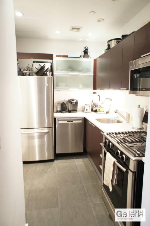 Building Photo - 46 W 14th St