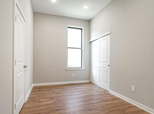 Building Photo - 1827 W Diamond St