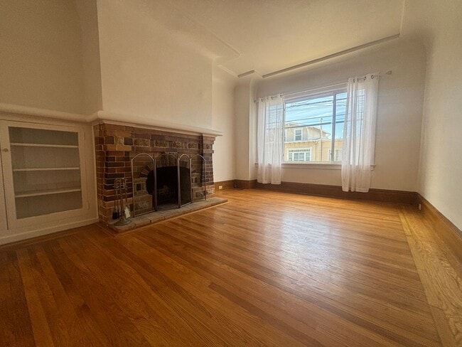 Building Photo - Single Family Home in Mission Terrace