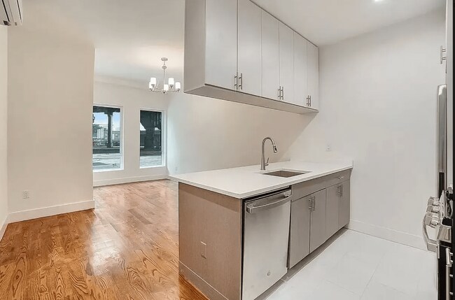 Foto del edificio - 151 W 9th St