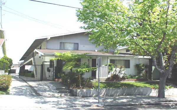 Building Photo - 837 Victor Ave