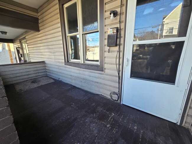 Building Photo - 1703 Soles St