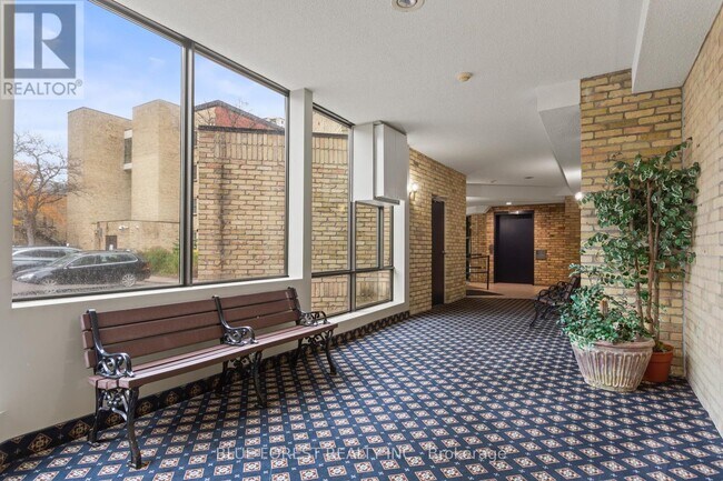 Photo du bâtiment - 460 Wellington St