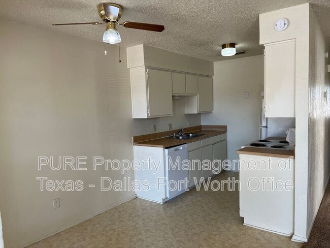 Building Photo - 423 Claire Ct