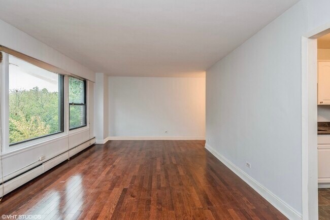 Foto del edificio - 4880 N Marine Dr