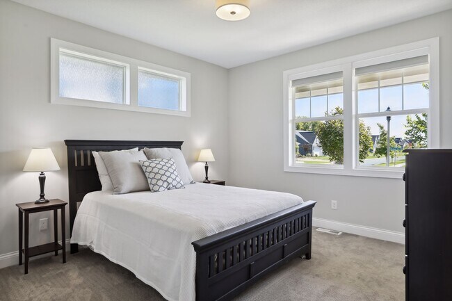 Main level 2nd bedroom - 792 James Ave N