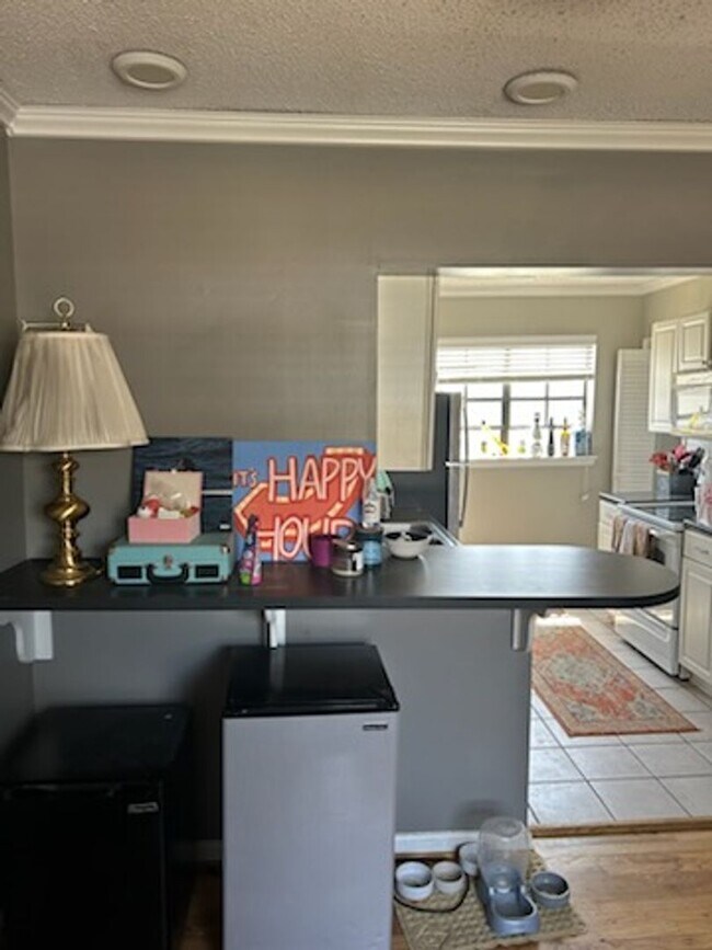 Foto del edificio - 2 bedroom 2 bath upstairs condo $1,100 per month
