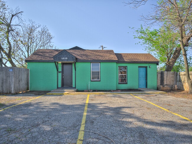 Foto del edificio - 5810 NW 41st St