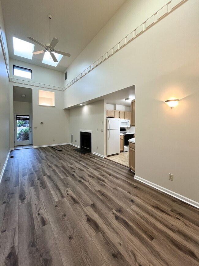 Building Photo - 2BD/2BA In Birnam Wood Behind Stonefield