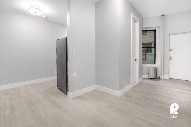 Foto del edificio - 305 E 75th St