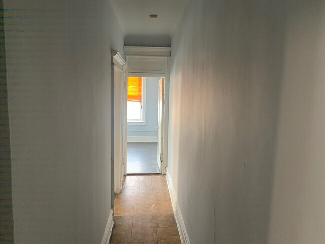 Building Photo - 412 Main St