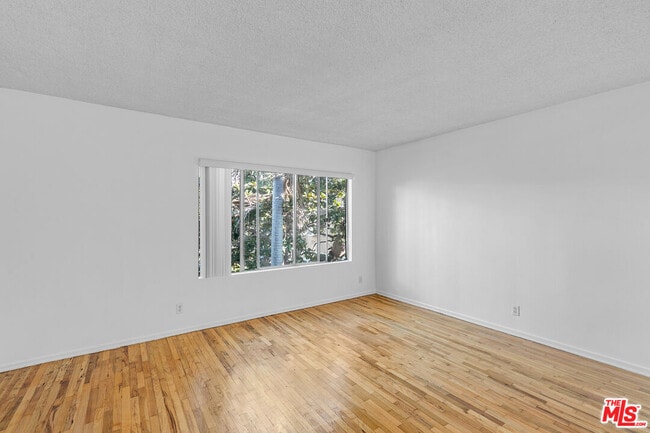 Foto del edificio - 1627 S Bundy Dr