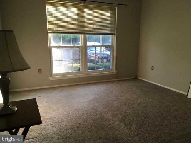 Building Photo - 74 Cheverny Ct