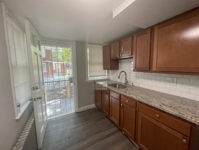 Building Photo - Beautiful 3 Bedroom/1 Bathroom Home in Fai...