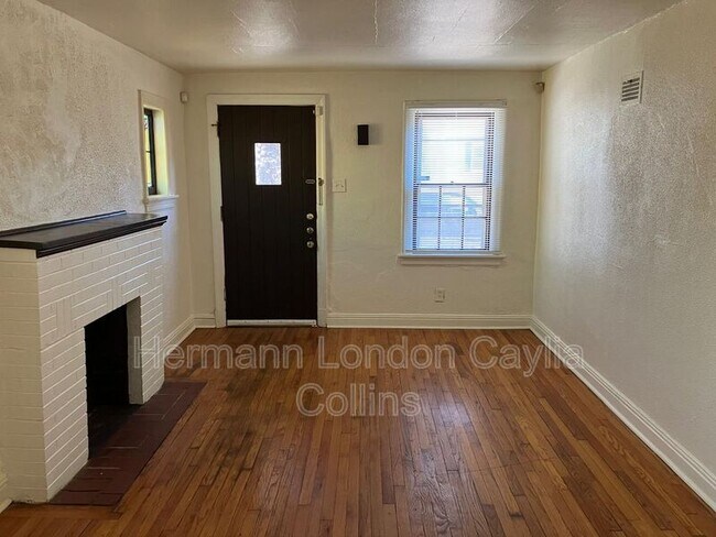 Foto del edificio - 241 Henquin Dr