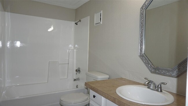 Building Photo - 2 bedroom 1 bath-Grand Prairie