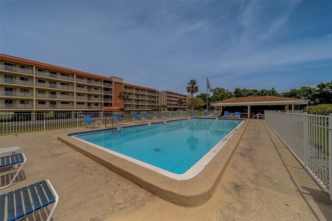 Foto del edificio - 9510 Harbor Greens Way