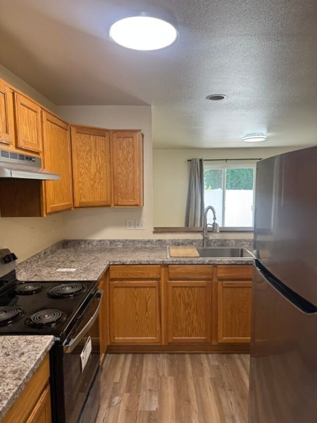 Foto del edificio - TOWNHOMES OF OAK COURT!!  REMODELED 2 BEDROOM