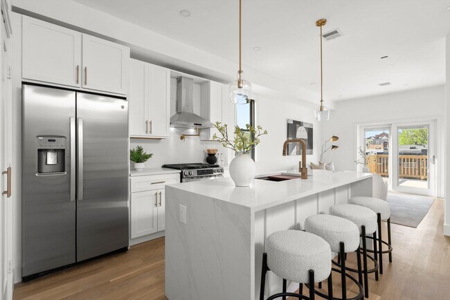 Foto del edificio - 100 Bennington St