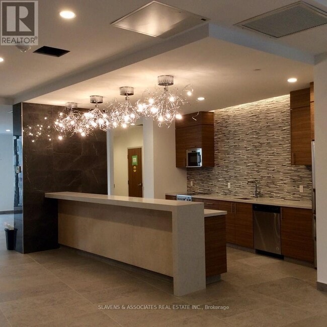 Building Photo - 56 Forest Manor Rd