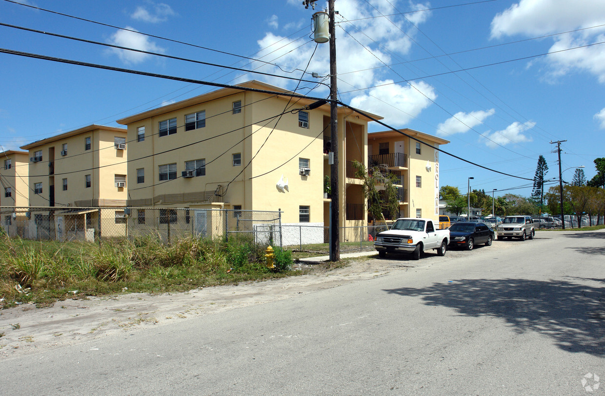 Primary Photo - 14100-14140 NW 24th Ct