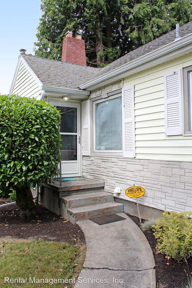 Building Photo - 3 br, 2 bath House - 2115 NE Junior St