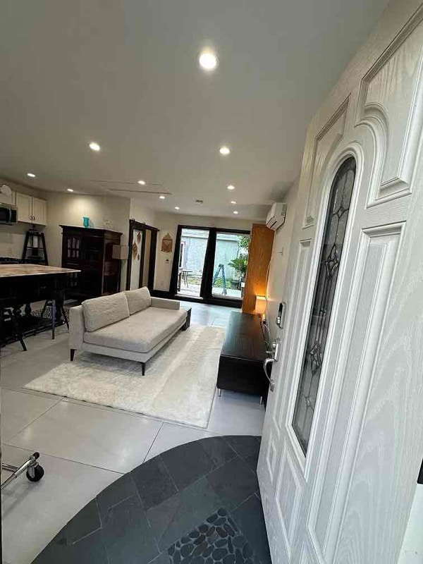 Foto principal - 7713 Owensmouth Ave