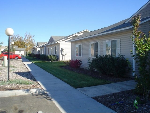 Primary Photo - Valley Commons I & II Apartments