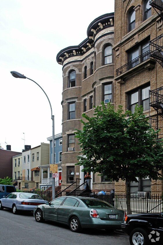 Building Photo - 284 14th St