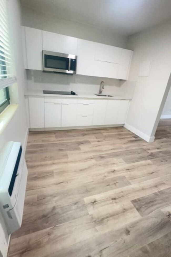Interior Photo - 600 SW 9th Ave