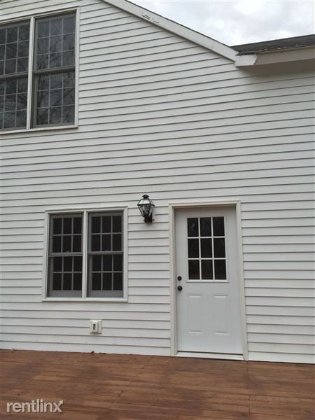 Building Photo - 72 Taunton Hill Rd