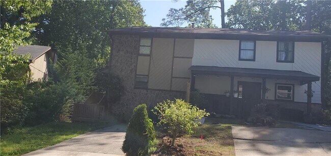 Building Photo - 2571 Park Rd