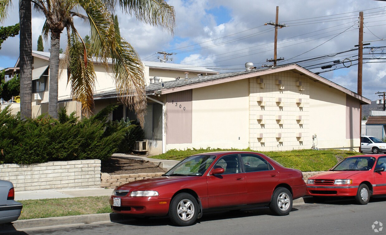 Building Photo - 1300-1320 Heron Ave