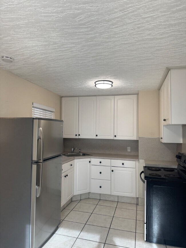 Building Photo - 2303 Taylor Ave