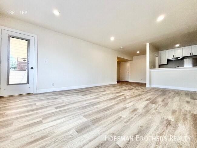 Foto del edificio - 1784 N Sycamore Ave