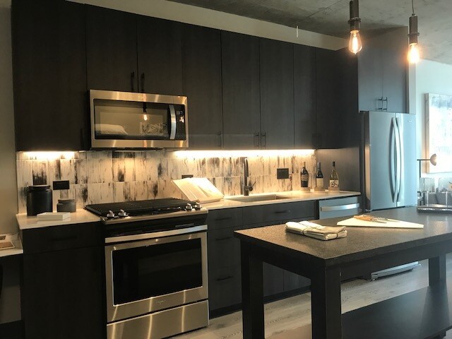 Foto del edificio - 1200 W Lake St