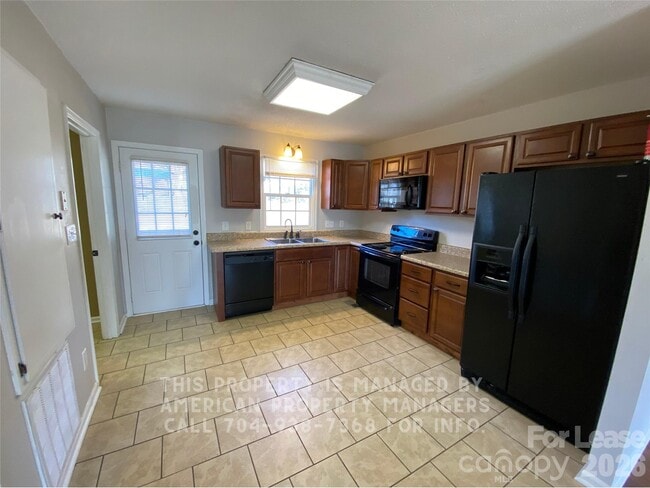 Foto del edificio - 318 Kimball St