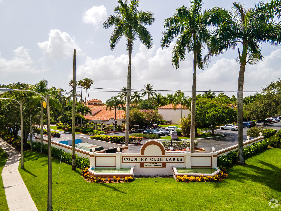 Primary Photo - Country Club Lakes Apartments