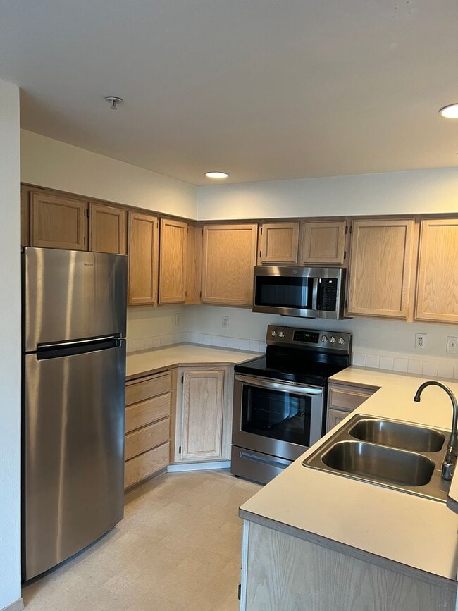 Building Photo - Cozy 2 Bedroom Condo in Everett!