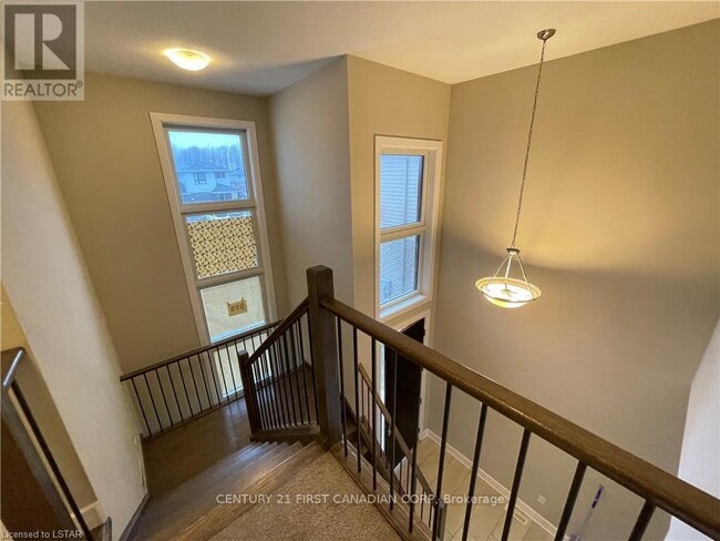 Building Photo - 515 Sophia Cres