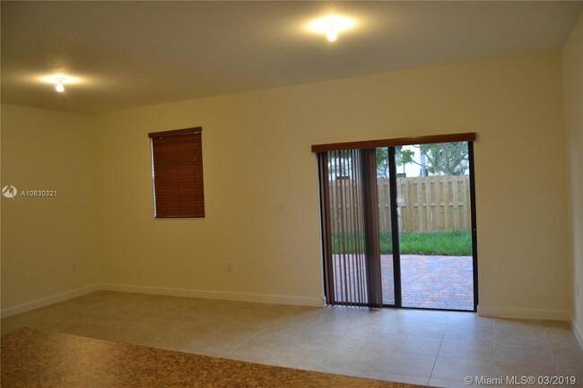 Foto del edificio - 3749 SE 2nd Dr